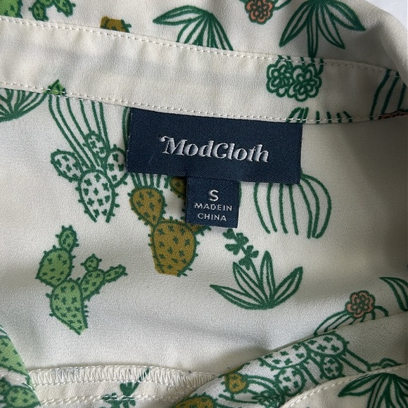 ModCloth Women’s Size Small Cactus Ruffle Short Sleeve Button Down Top - Picture 5 of 8
